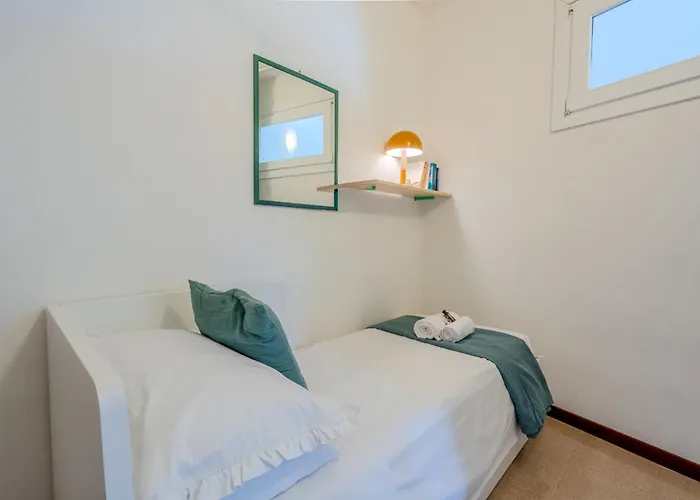 Con Giardino A Pochi Passi Dalla *